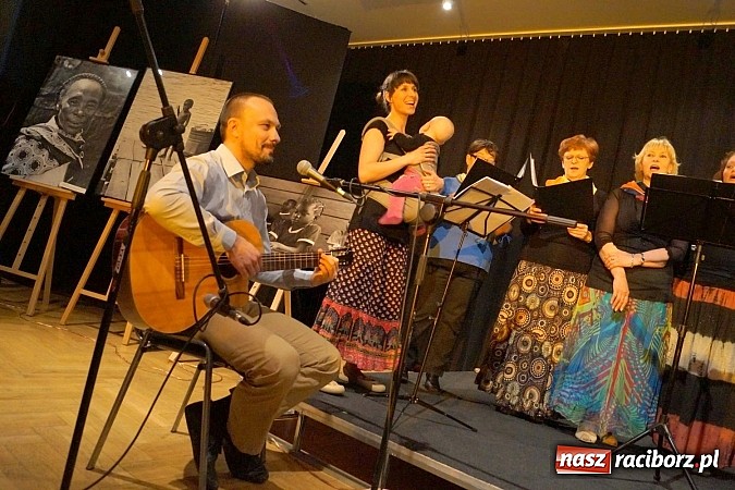 Zdjęcie w galerii na portalu naszraciborz.pl: VIVO wystąpił wiosennie w RCK wiadomości z regionu