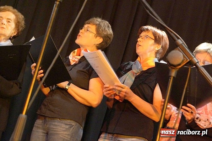 Zdjęcie w galerii na portalu naszraciborz.pl: VIVO wystąpił wiosennie w RCK wiadomości z regionu