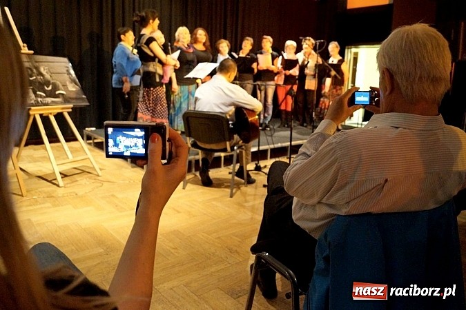 Zdjęcie w galerii na portalu naszraciborz.pl: VIVO wystąpił wiosennie w RCK wiadomości z regionu