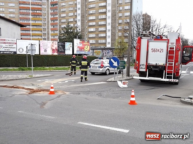 Zdjęcie w galerii na portalu naszraciborz.pl: Kolejna stłuczka na skrzyżowaniu Katowickiej z Ocicką! wiadomości z regionu