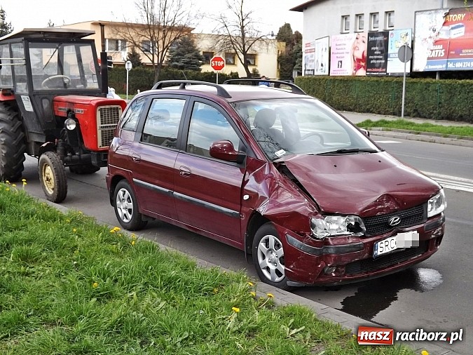 Zdjęcie w galerii na portalu naszraciborz.pl: Kolejna stłuczka na skrzyżowaniu Katowickiej z Ocicką! wiadomości z regionu