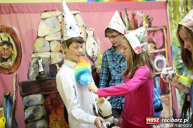 Zdjęcie w galerii na portalu naszraciborz.pl: Uczniowie ZSOMS obchodzili Dzień Ziemi wiadomości z regionu