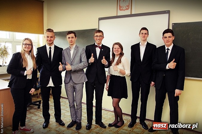 Zdjęcie w galerii na portalu naszraciborz.pl: Gimnazjaliści napisali pierwszą część testu gimnazjalnego! wiadomości z regionu