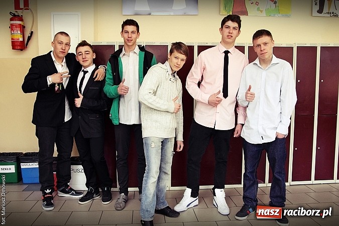 Zdjęcie w galerii na portalu naszraciborz.pl: Gimnazjaliści napisali pierwszą część testu gimnazjalnego! wiadomości z regionu