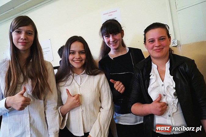 Zdjęcie w galerii na portalu naszraciborz.pl: Stres jest, ale mobilizujący, czyli pierwszy dzień egzaminu gimnazjalnego w Nędzy  wiadomości z regionu