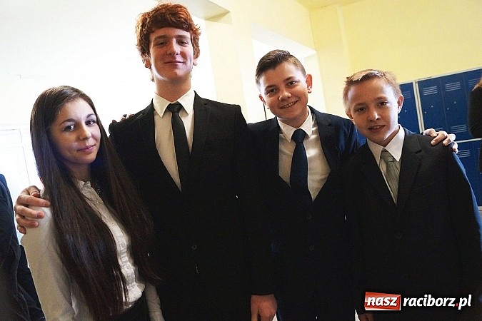 Zdjęcie w galerii na portalu naszraciborz.pl: Stres jest, ale mobilizujący, czyli pierwszy dzień egzaminu gimnazjalnego w Nędzy  wiadomości z regionu