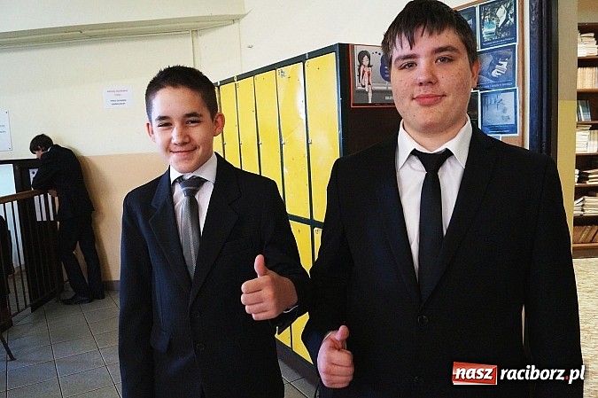 Zdjęcie w galerii na portalu naszraciborz.pl: Stres jest, ale mobilizujący, czyli pierwszy dzień egzaminu gimnazjalnego w Nędzy  wiadomości z regionu