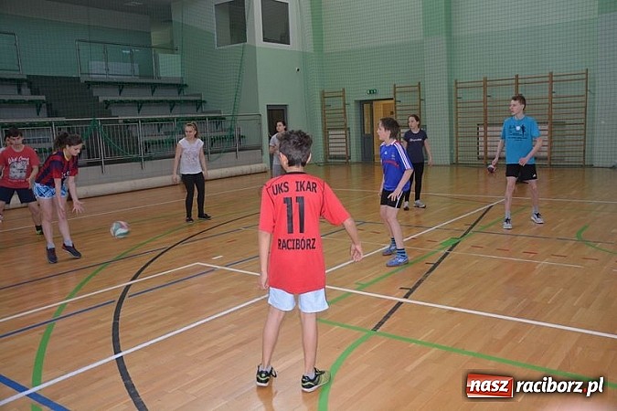 Zdjęcie w galerii na portalu naszraciborz.pl: Uczniowie podstawówek zagrali w dwa ognie wiadomości z regionu