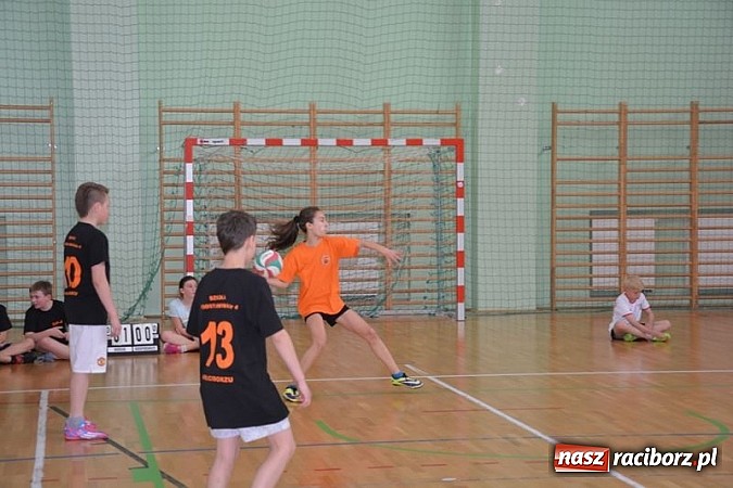 Zdjęcie w galerii na portalu naszraciborz.pl: Uczniowie podstawówek zagrali w dwa ognie wiadomości z regionu