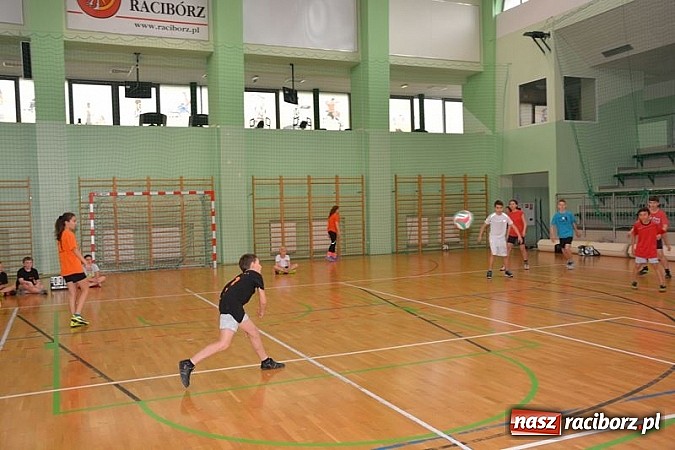 Zdjęcie w galerii na portalu naszraciborz.pl: Uczniowie podstawówek zagrali w dwa ognie wiadomości z regionu