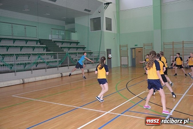 Zdjęcie w galerii na portalu naszraciborz.pl: Uczniowie podstawówek zagrali w dwa ognie wiadomości z regionu