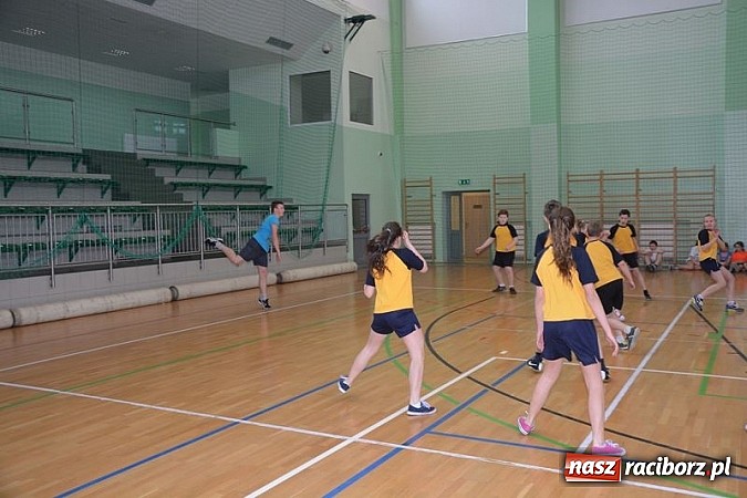 Zdjęcie w galerii na portalu naszraciborz.pl: Uczniowie podstawówek zagrali w dwa ognie wiadomości z regionu