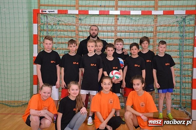 Zdjęcie w galerii na portalu naszraciborz.pl: Uczniowie podstawówek zagrali w dwa ognie wiadomości z regionu