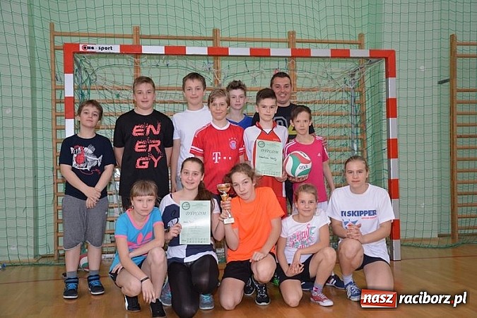 Zdjęcie w galerii na portalu naszraciborz.pl: Uczniowie podstawówek zagrali w dwa ognie wiadomości z regionu