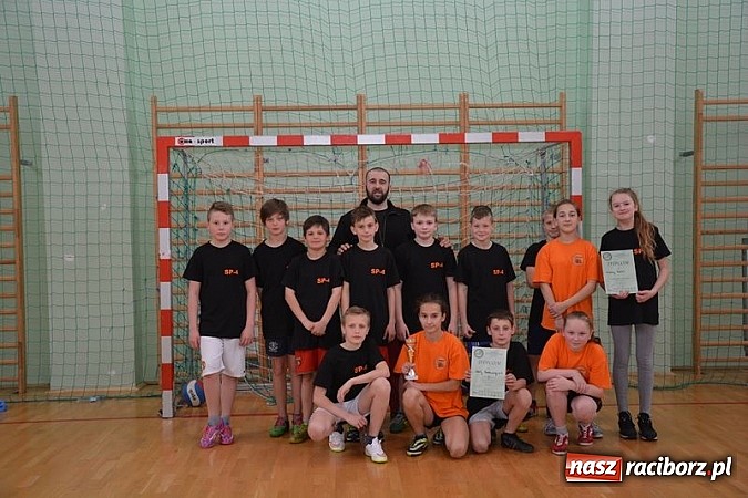 Zdjęcie w galerii na portalu naszraciborz.pl: Uczniowie podstawówek zagrali w dwa ognie wiadomości z regionu