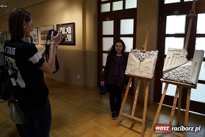 Zdjęcie w galerii na portalu naszraciborz.pl: Rzeźba i grafika projektowa w RCK wiadomości z regionu