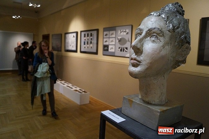 Zdjęcie w galerii na portalu naszraciborz.pl: Rzeźba i grafika projektowa w RCK wiadomości z regionu