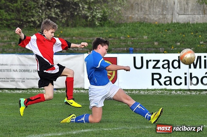 Zdjęcie w galerii na portalu naszraciborz.pl: Młodziki: Trzy punkty zostały w Raciborzu wiadomości z regionu