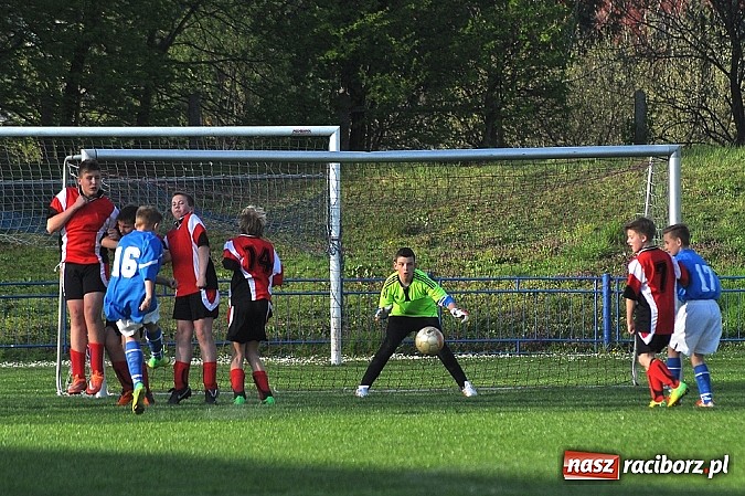 Zdjęcie w galerii na portalu naszraciborz.pl: Młodziki: Trzy punkty zostały w Raciborzu wiadomości z regionu