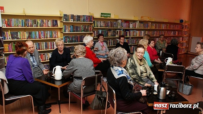 Zdjęcie w galerii na portalu naszraciborz.pl: Spotkanie z seniorami w raciborskiej bibliotece  wiadomości z regionu
