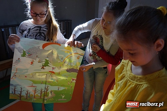 Zdjęcie w galerii na portalu naszraciborz.pl: Deutsch-Wagen-Tour - dzieci w Górkach Śl. będą uczyć się niemieckiego wiadomości z regionu