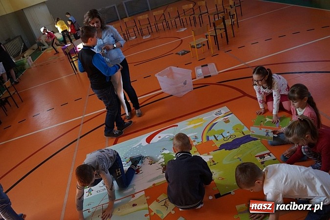 Zdjęcie w galerii na portalu naszraciborz.pl: Deutsch-Wagen-Tour - dzieci w Górkach Śl. będą uczyć się niemieckiego wiadomości z regionu