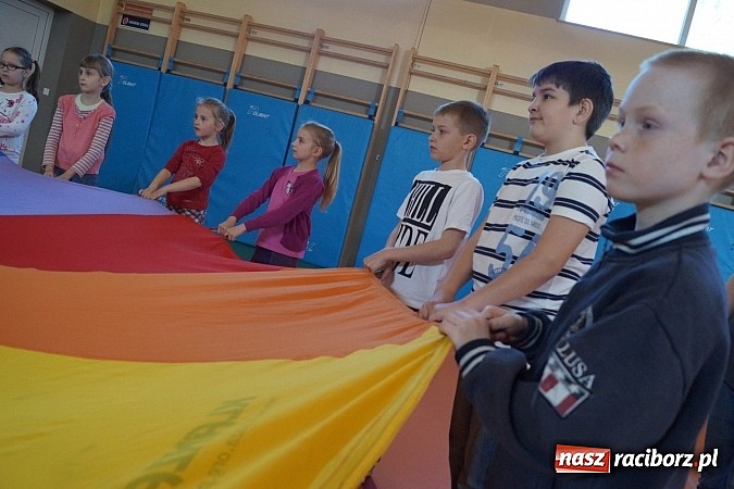 Zdjęcie w galerii na portalu naszraciborz.pl: Deutsch-Wagen-Tour - dzieci w Górkach Śl. będą uczyć się niemieckiego wiadomości z regionu