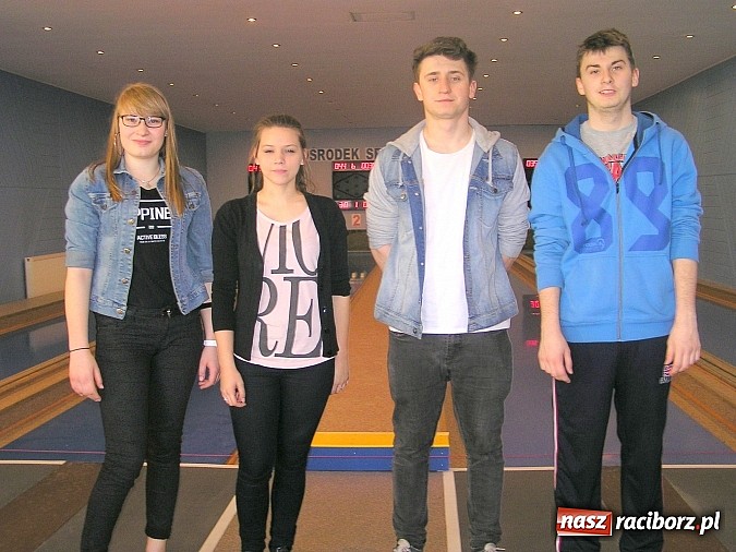 Zdjęcie w galerii na portalu naszraciborz.pl: Turniej w kręgle klasyczne szkół ponadgimnazjalnych wiadomości z regionu