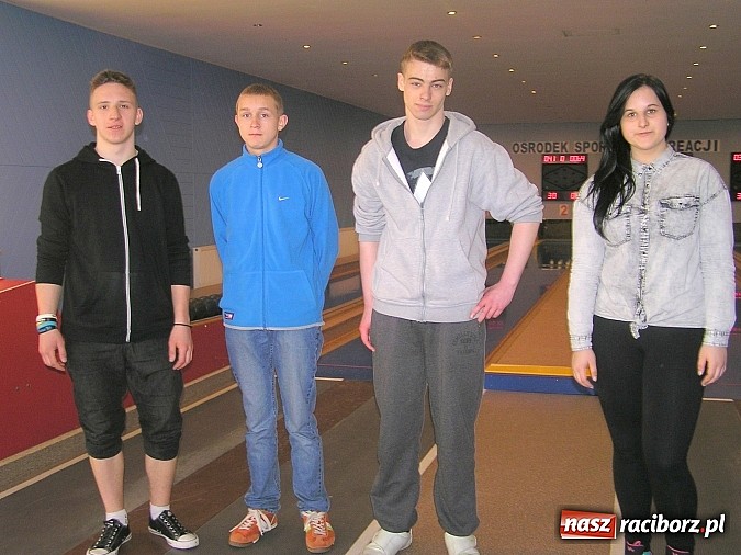 Zdjęcie w galerii na portalu naszraciborz.pl: Turniej w kręgle klasyczne szkół ponadgimnazjalnych wiadomości z regionu