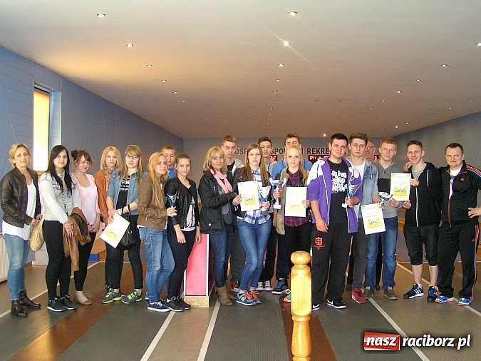 Zdjęcie w galerii na portalu naszraciborz.pl: Turniej w kręgle klasyczne szkół ponadgimnazjalnych wiadomości z regionu