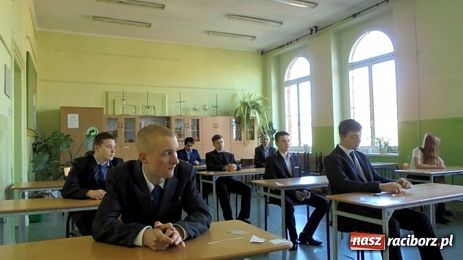 Zdjęcie w galerii na portalu naszraciborz.pl: Pierwszy dzień egzaminów w Gimnazjum nr 5 wiadomości z regionu