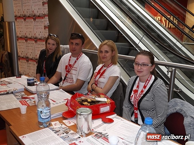 Zdjęcie w galerii na portalu naszraciborz.pl: 22 osoby odpowiedziały na apel studentów i dołączyły do bazy potencjalnych Dawców szpiku kostnego fundacji DKMS Polska! wiadomości z regionu