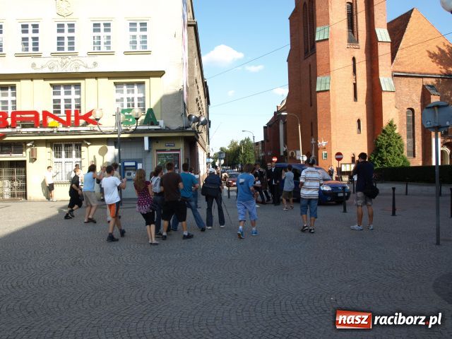Zdjęcie w galerii na portalu naszraciborz.pl: Na raciborskim RYNKU była dziś GWIAZDA wiadomości z regionu