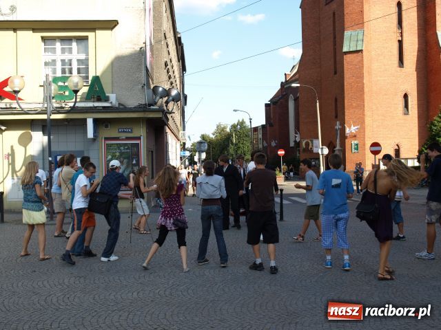 Zdjęcie w galerii na portalu naszraciborz.pl: Na raciborskim RYNKU była dziś GWIAZDA wiadomości z regionu