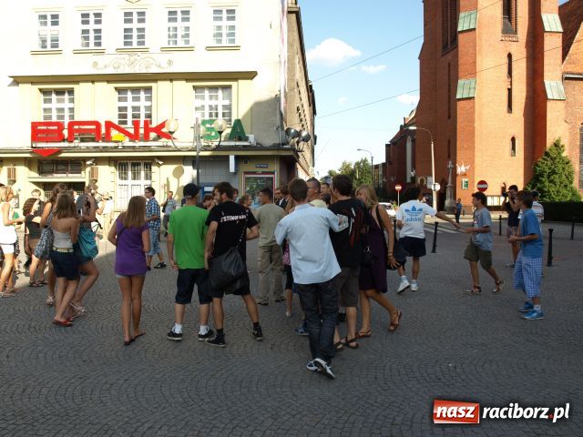 Zdjęcie w galerii na portalu naszraciborz.pl: Na raciborskim RYNKU była dziś GWIAZDA wiadomości z regionu