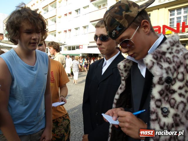 Zdjęcie w galerii na portalu naszraciborz.pl: Na raciborskim RYNKU była dziś GWIAZDA wiadomości z regionu