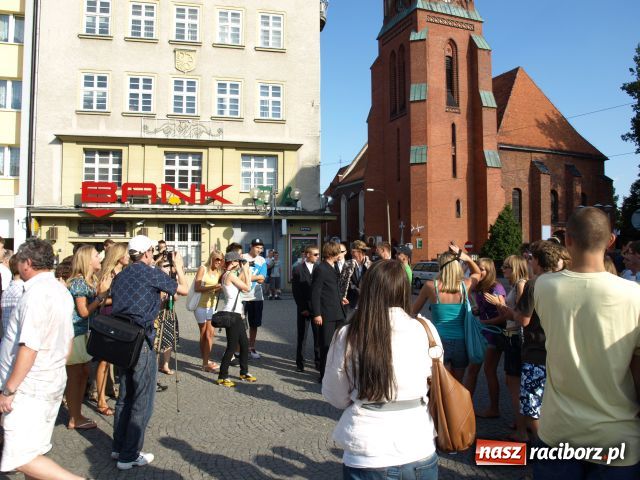 Zdjęcie w galerii na portalu naszraciborz.pl: Na raciborskim RYNKU była dziś GWIAZDA wiadomości z regionu