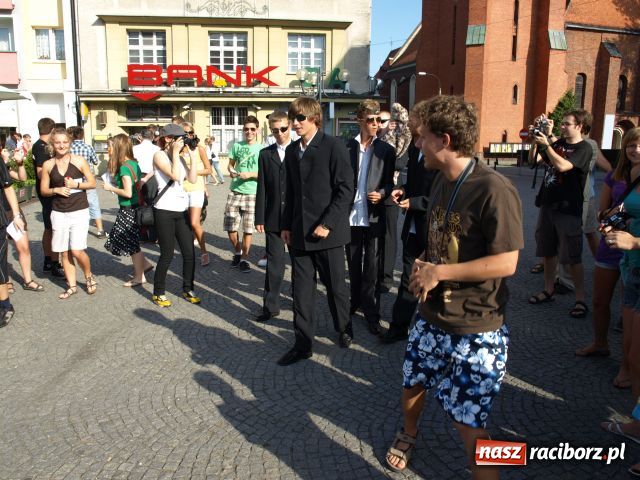 Zdjęcie w galerii na portalu naszraciborz.pl: Na raciborskim RYNKU była dziś GWIAZDA wiadomości z regionu