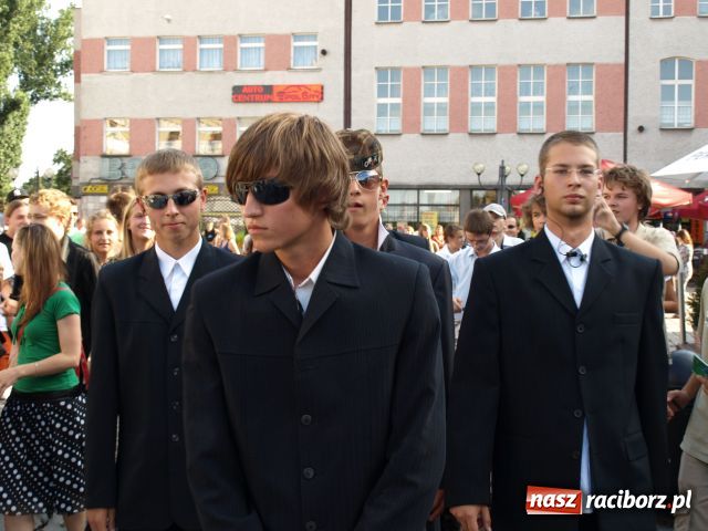 Zdjęcie w galerii na portalu naszraciborz.pl: Na raciborskim RYNKU była dziś GWIAZDA wiadomości z regionu