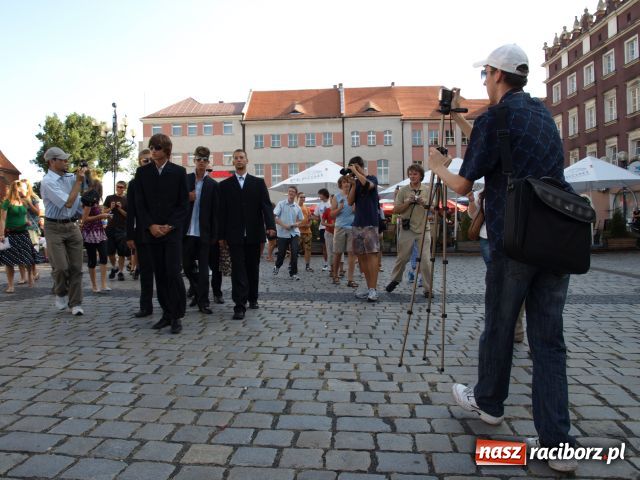 Zdjęcie w galerii na portalu naszraciborz.pl: Na raciborskim RYNKU była dziś GWIAZDA wiadomości z regionu