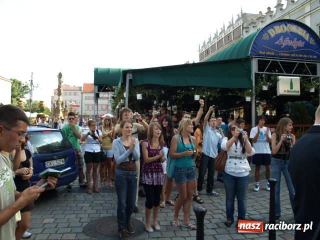 Zdjęcie w galerii na portalu naszraciborz.pl: Na raciborskim RYNKU była dziś GWIAZDA wiadomości z regionu