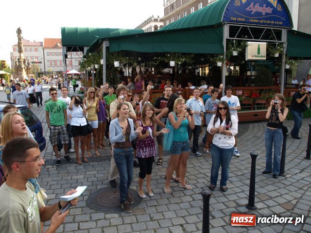 Zdjęcie w galerii na portalu naszraciborz.pl: Na raciborskim RYNKU była dziś GWIAZDA wiadomości z regionu