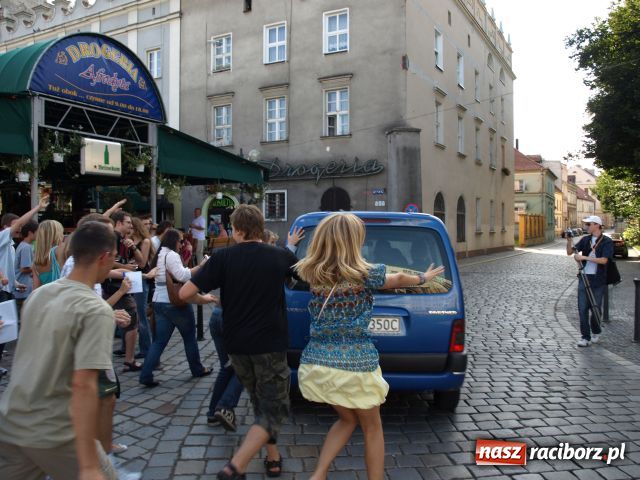 Zdjęcie w galerii na portalu naszraciborz.pl: Na raciborskim RYNKU była dziś GWIAZDA wiadomości z regionu