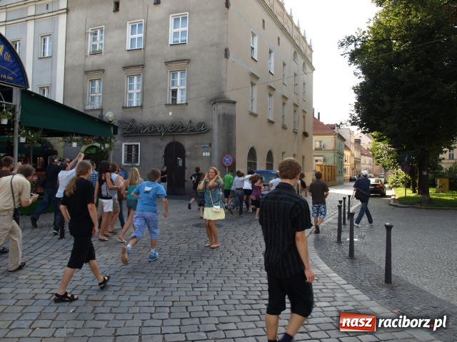 Zdjęcie w galerii na portalu naszraciborz.pl: Na raciborskim RYNKU była dziś GWIAZDA wiadomości z regionu