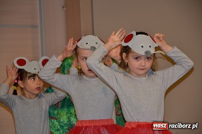 Zdjęcie w galerii na portalu naszraciborz.pl: XXIII Międzynarodowy Przegląd Teatrzyków Przedszkolnych w Tworkowie - FOTOREPORTAŻ wiadomości z regionu