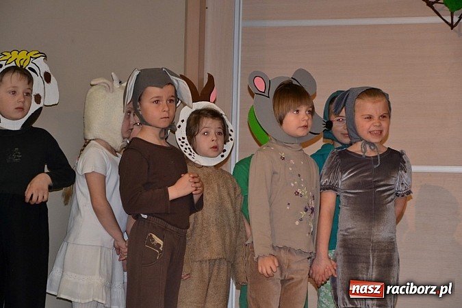 Zdjęcie w galerii na portalu naszraciborz.pl: XXIII Międzynarodowy Przegląd Teatrzyków Przedszkolnych w Tworkowie - FOTOREPORTAŻ wiadomości z regionu