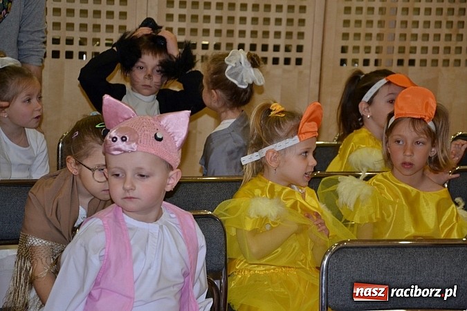 Zdjęcie w galerii na portalu naszraciborz.pl: XXIII Międzynarodowy Przegląd Teatrzyków Przedszkolnych w Tworkowie - FOTOREPORTAŻ wiadomości z regionu