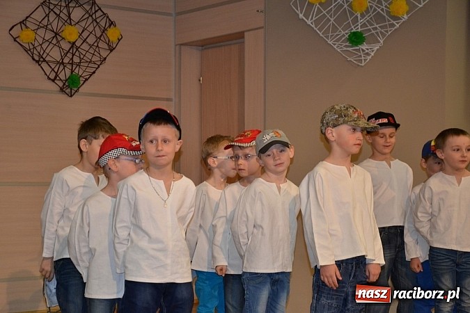 Zdjęcie w galerii na portalu naszraciborz.pl: XXIII Międzynarodowy Przegląd Teatrzyków Przedszkolnych w Tworkowie - FOTOREPORTAŻ wiadomości z regionu