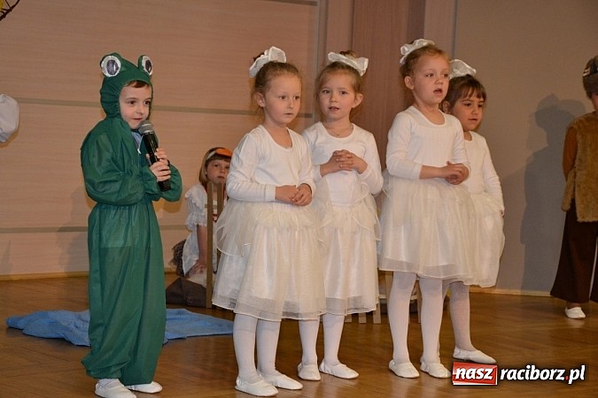 Zdjęcie w galerii na portalu naszraciborz.pl: XXIII Międzynarodowy Przegląd Teatrzyków Przedszkolnych w Tworkowie - FOTOREPORTAŻ wiadomości z regionu
