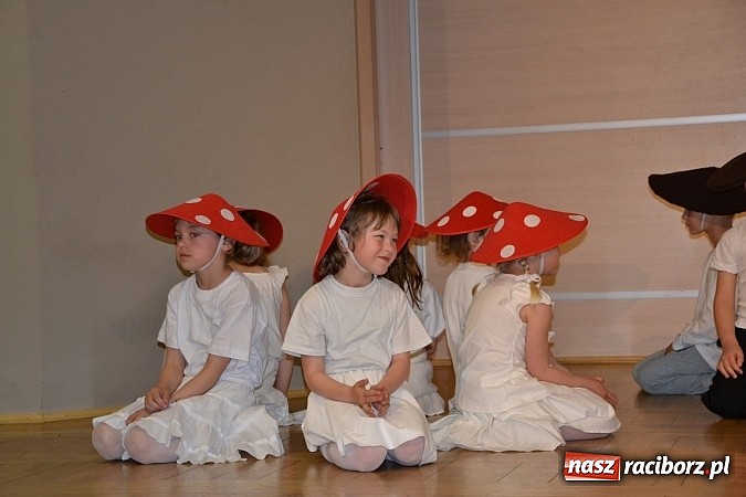 Zdjęcie w galerii na portalu naszraciborz.pl: XXIII Międzynarodowy Przegląd Teatrzyków Przedszkolnych w Tworkowie - FOTOREPORTAŻ wiadomości z regionu